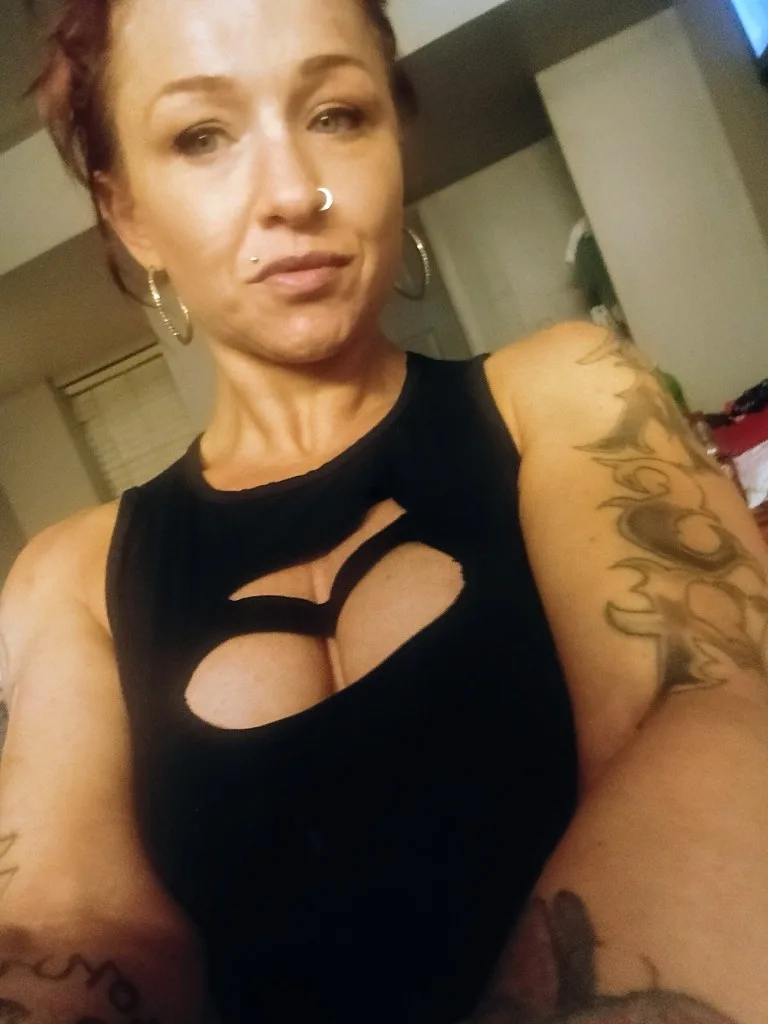 CAN I BE YOUR LITTLE SLUT!!!!! - Photo 2 | Escort in St Clair shores Roseville Frazier area