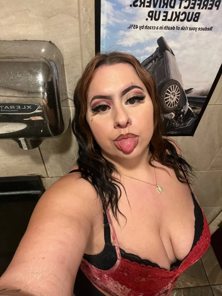 thick chubby latina w/ fat tight kitty - Photo 3 | Escort in Detroit