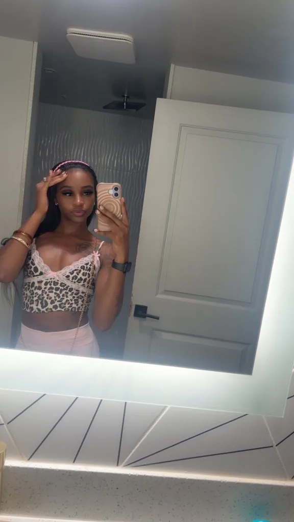 im back OUTS / INS - Photo 3 | Escort in Near u
