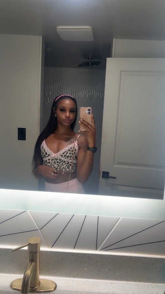 im back OUTS / INS - Photo 2 | Escort in Near u