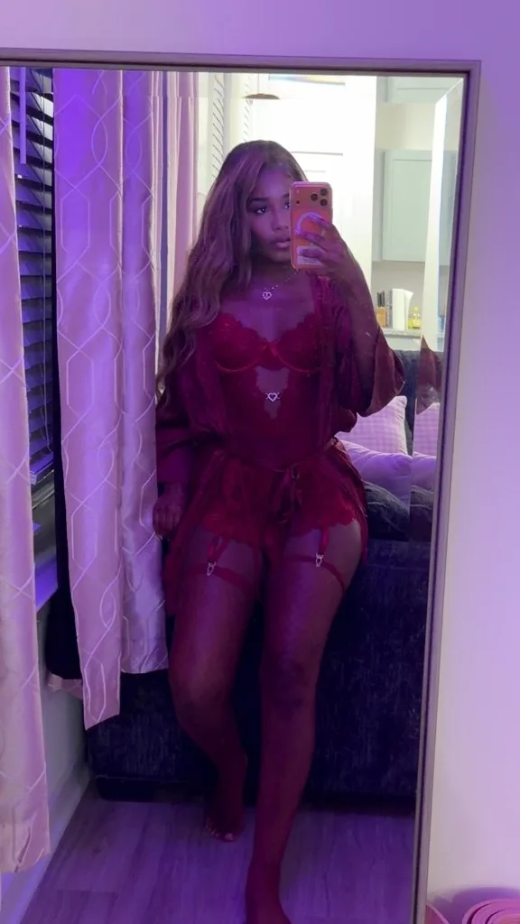 Pretty Face, Soft Lips & Soft Body 🍒🫦