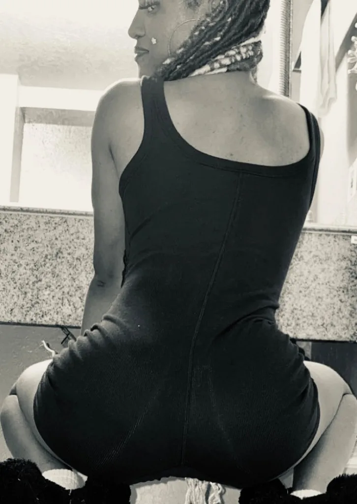 let have fun come see your favorite chocolate - Photo 4 | Escort in North