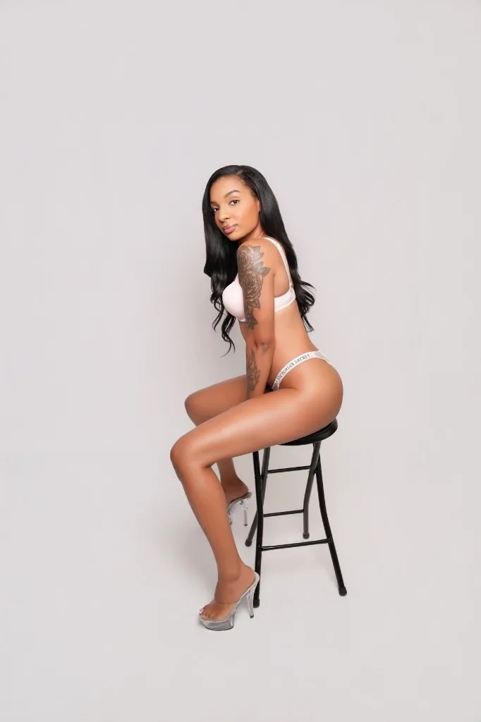 Petite Bombshell! - Photo 3 | Escort in Irving