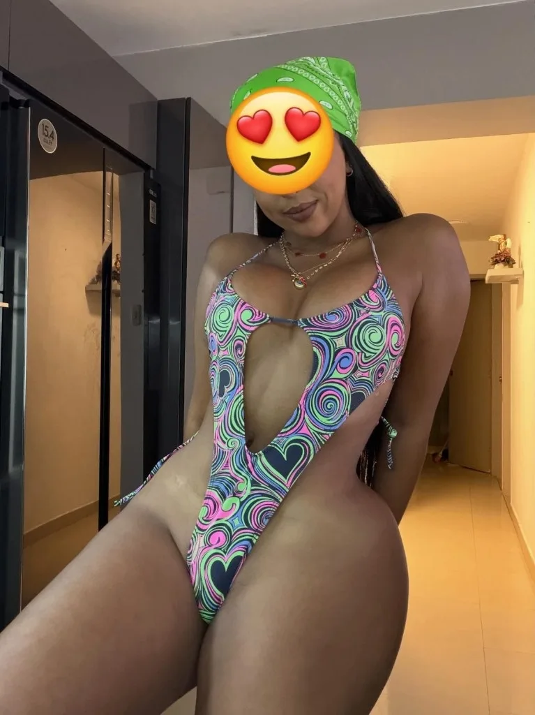 Rica morena recien llegada para ti 24/7