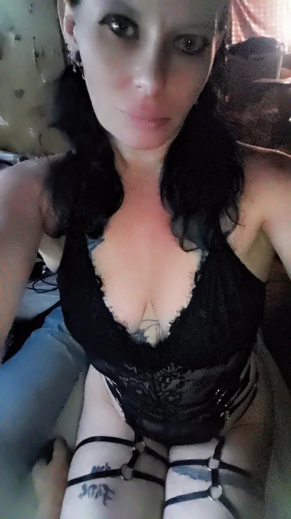 Tight pussy princess who just wants to please