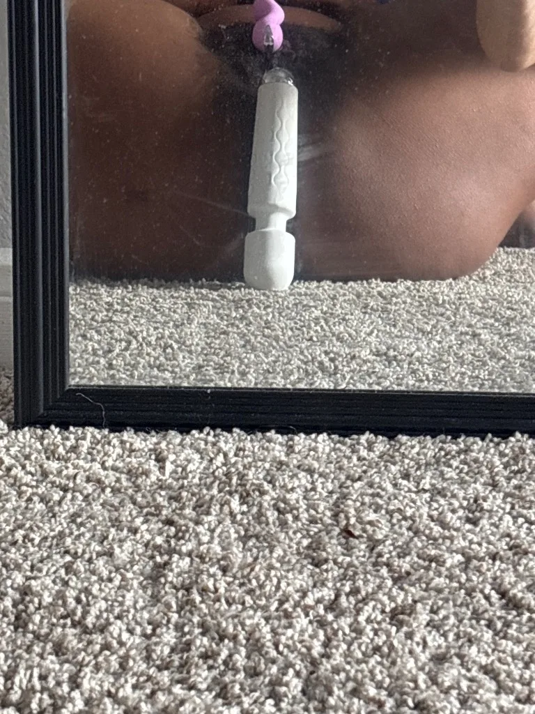 PHAT RED PUSSY READY TO PLAY AND GET LAID