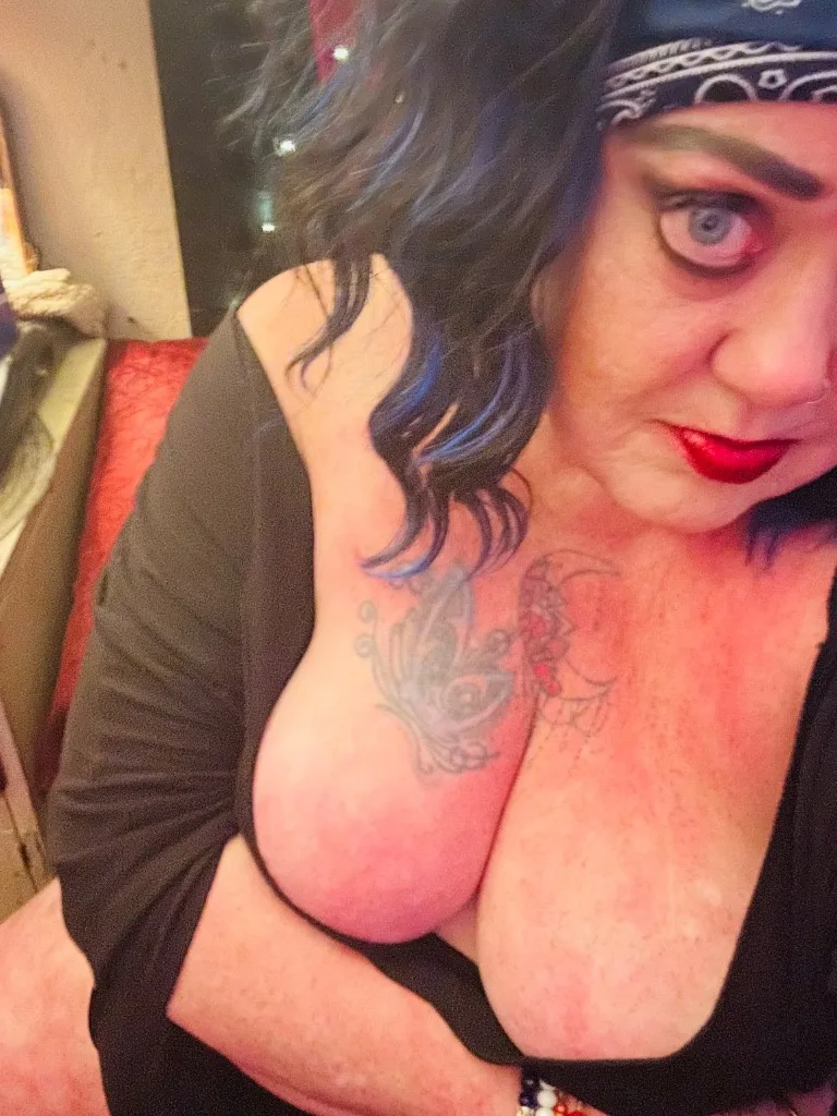 short curvy with very high sex drive - Photo 1 | Escort in East side