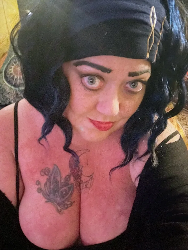 short curvy with very high sex drive - Photo 4 | Escort in East side