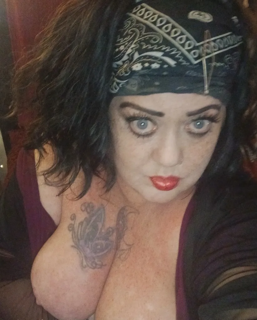 short curvy with very high sex drive - Photo 8 | Escort in East side