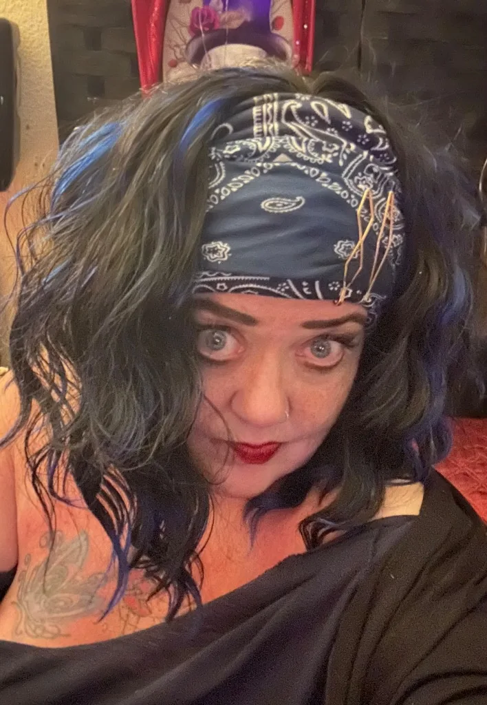 short curvy with very high sex drive - Photo 9 | Escort in East side