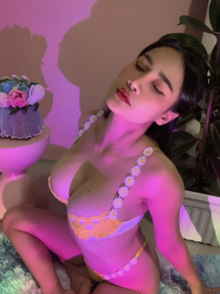 Your Busty Asian Goddess Sienna 🧸 - Photo 5 | Escort in Mid Cities