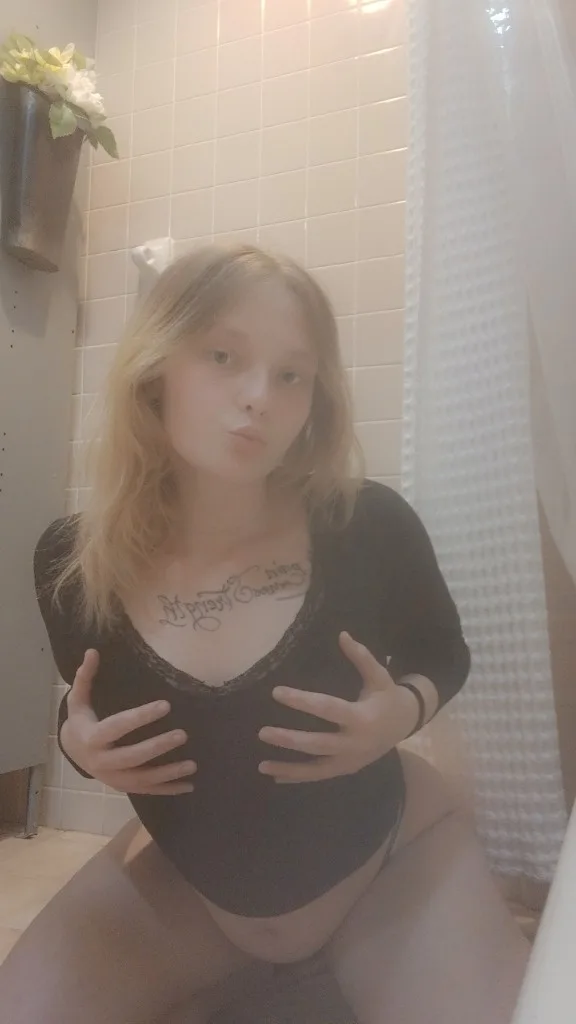sexy lil white girl - Photo 5 | Escort in Southwest fort worth (by Hulen)