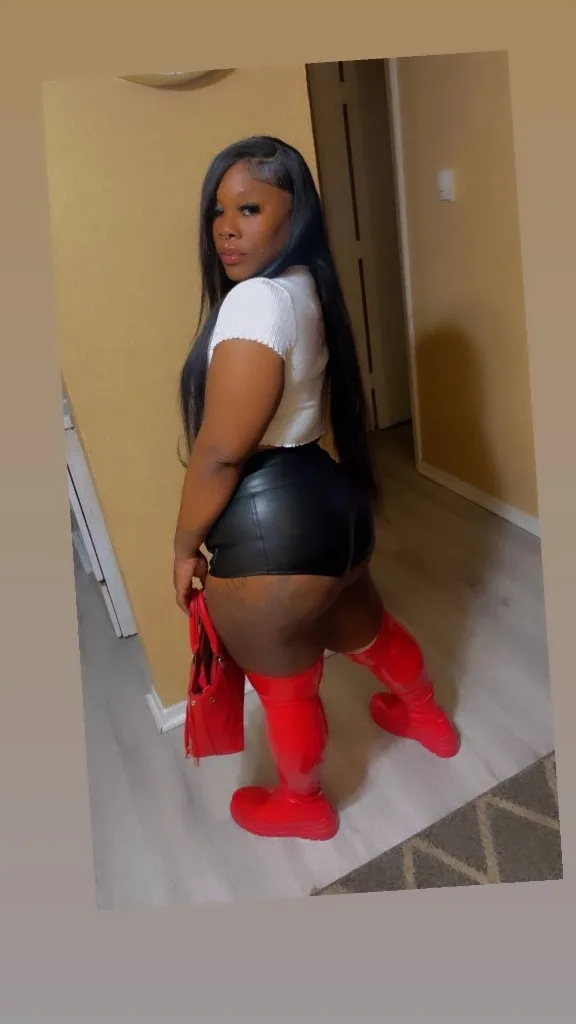 Thickky London 🫦 - Photo 2 | Escort in Downtown