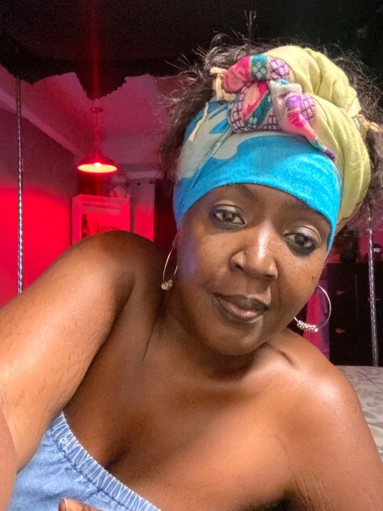 Gorgeous older female, who aim to please, and earn her stripes her name is comforter I am she!🌹💯