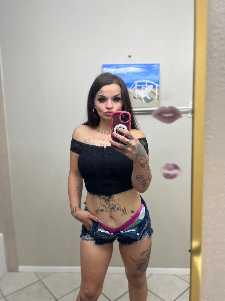 PRETTY • TATTED • THICK BRAT AVAILABLE NOW - Photo 5 | Escort in Downtown Area