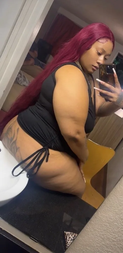 CUM SEE WHATS THE HYPE ABOUT 💦🍑