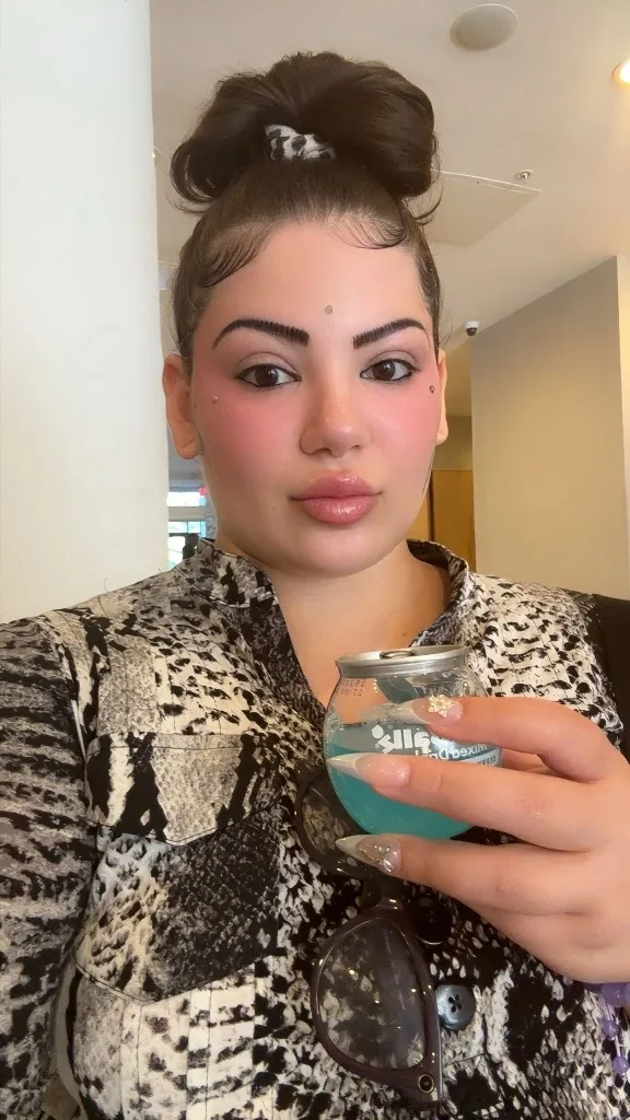 Available now | Fun w/ Vivi 🍑💦 thiccc