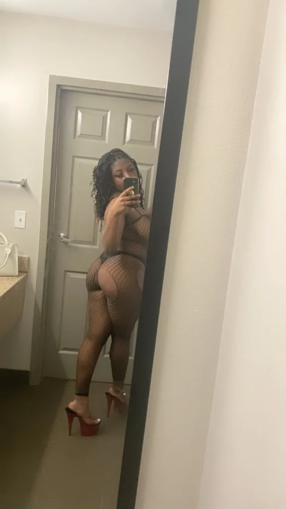 Real squirter 💕Ending at 5 am In qv 70 hh 120 Out qv 130 Last Day here 💕 Ask 2 pop💦Tight🥰Wet