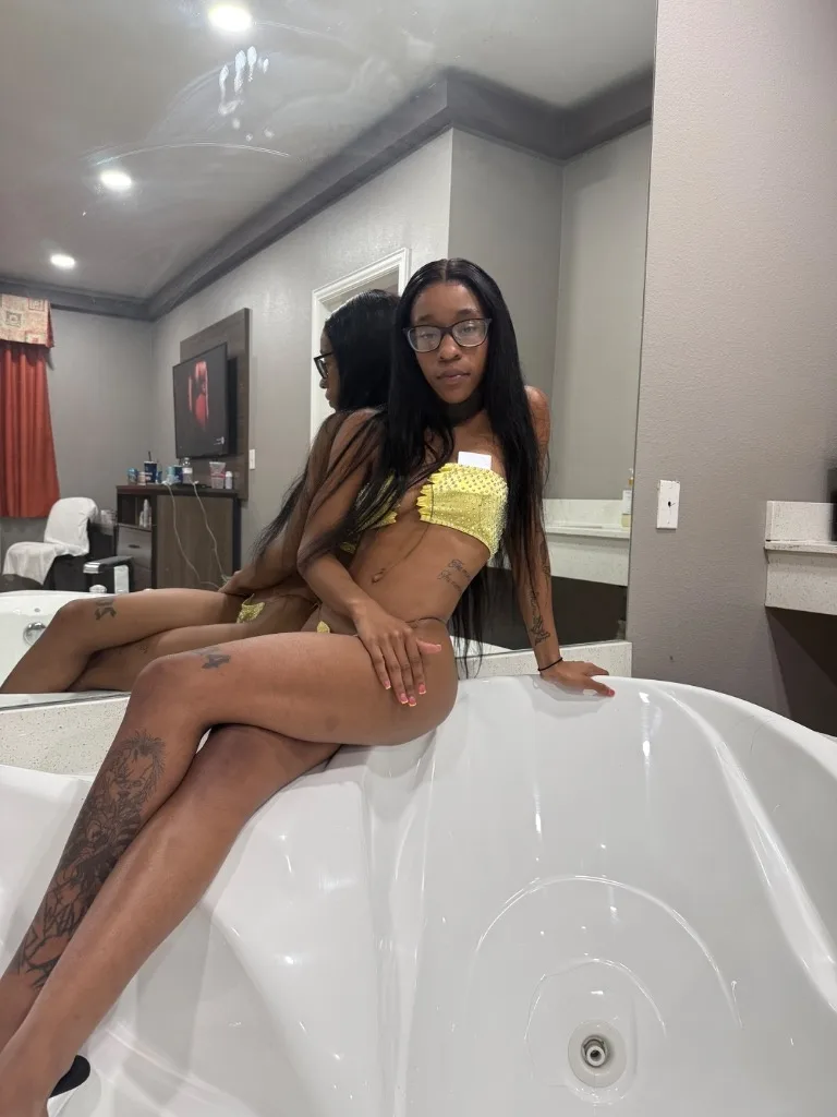 STOP SCROLLING ! SLIM-PETITE- SHORTY