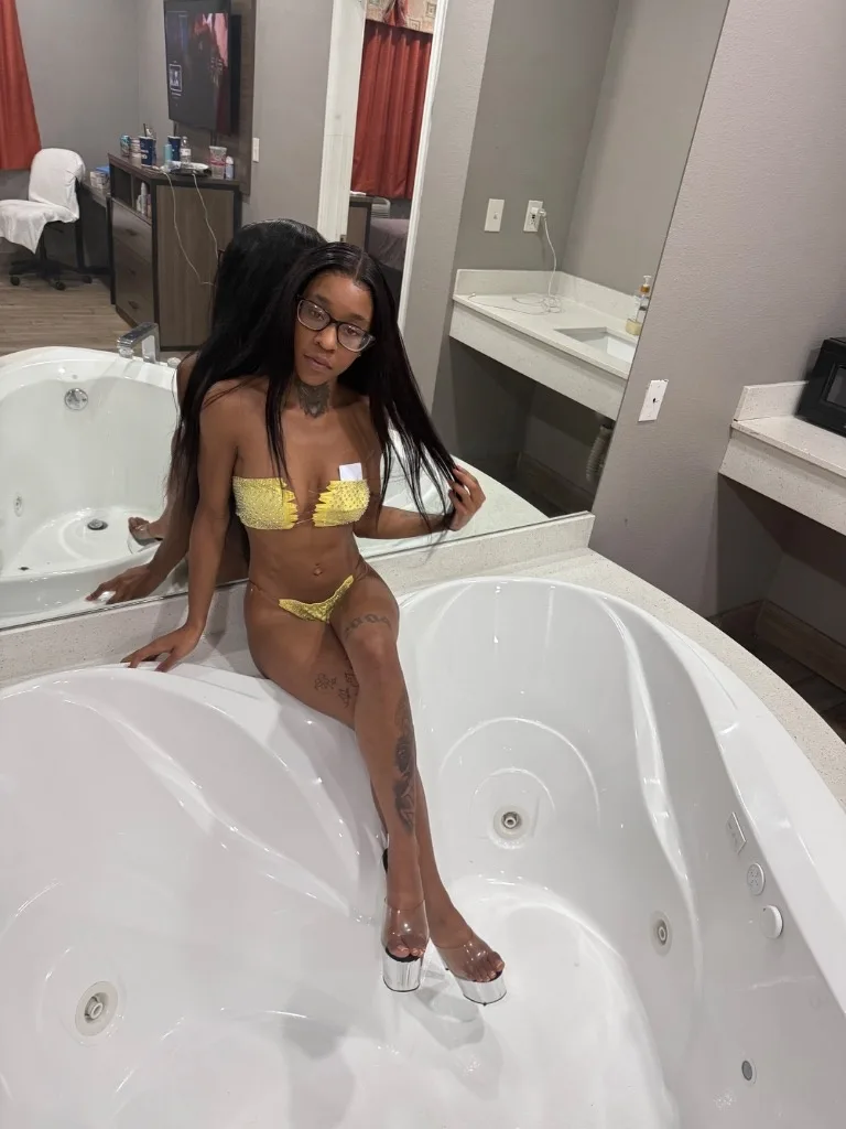 STOP SCROLLING ! SLIM-PETITE- SHORTY - Photo 12 | Escort in Dallas