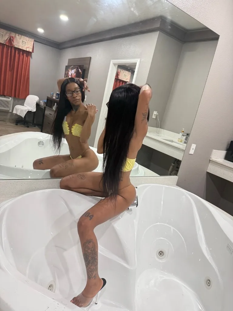 STOP SCROLLING ! SLIM-PETITE- SHORTY - Photo 9 | Escort in Dallas