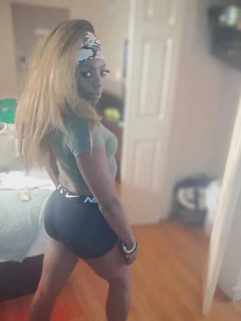 Sexy Slimm Petite Im Everything You Wanna Eat - Photo 2 | Escort in Dallas