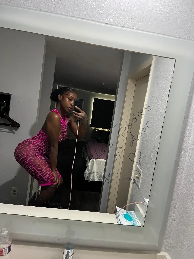 your local escape beautifully petite🥰 100% authentic, the real deal🫰 - Photo 2 | Escort in Northside