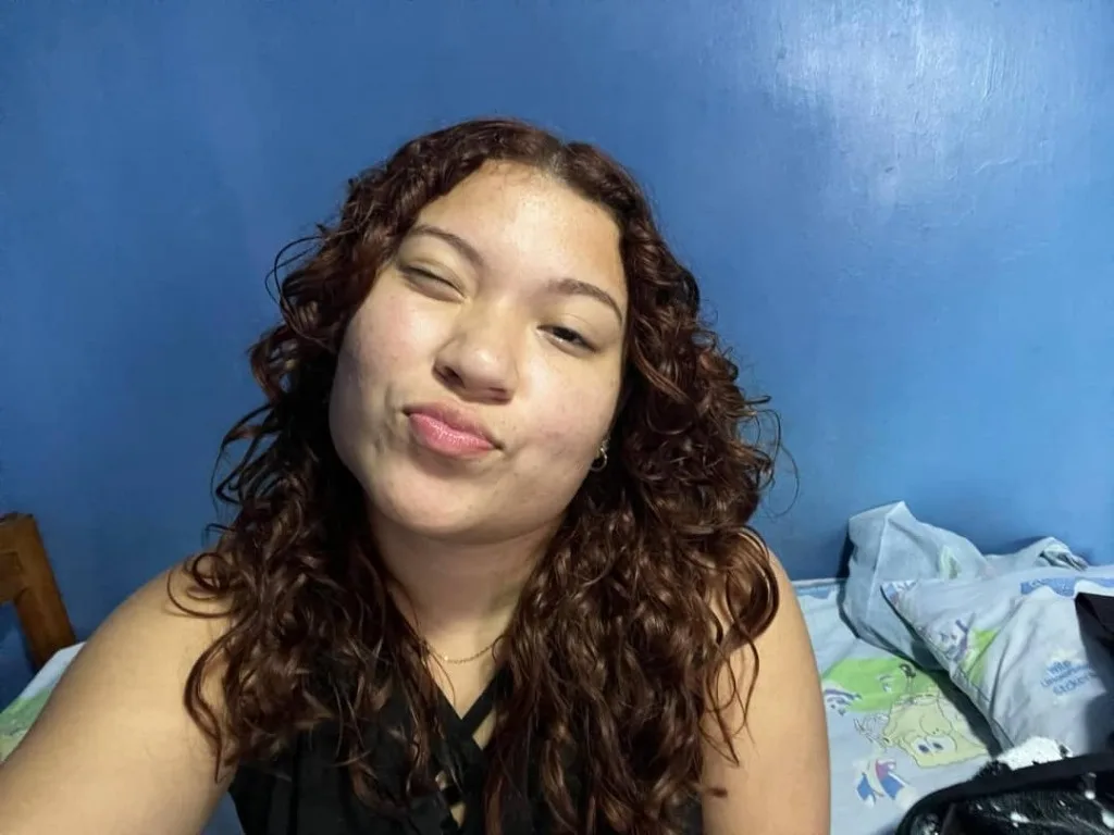 soy un chica caliente me gusta que me den duro por la vagina
