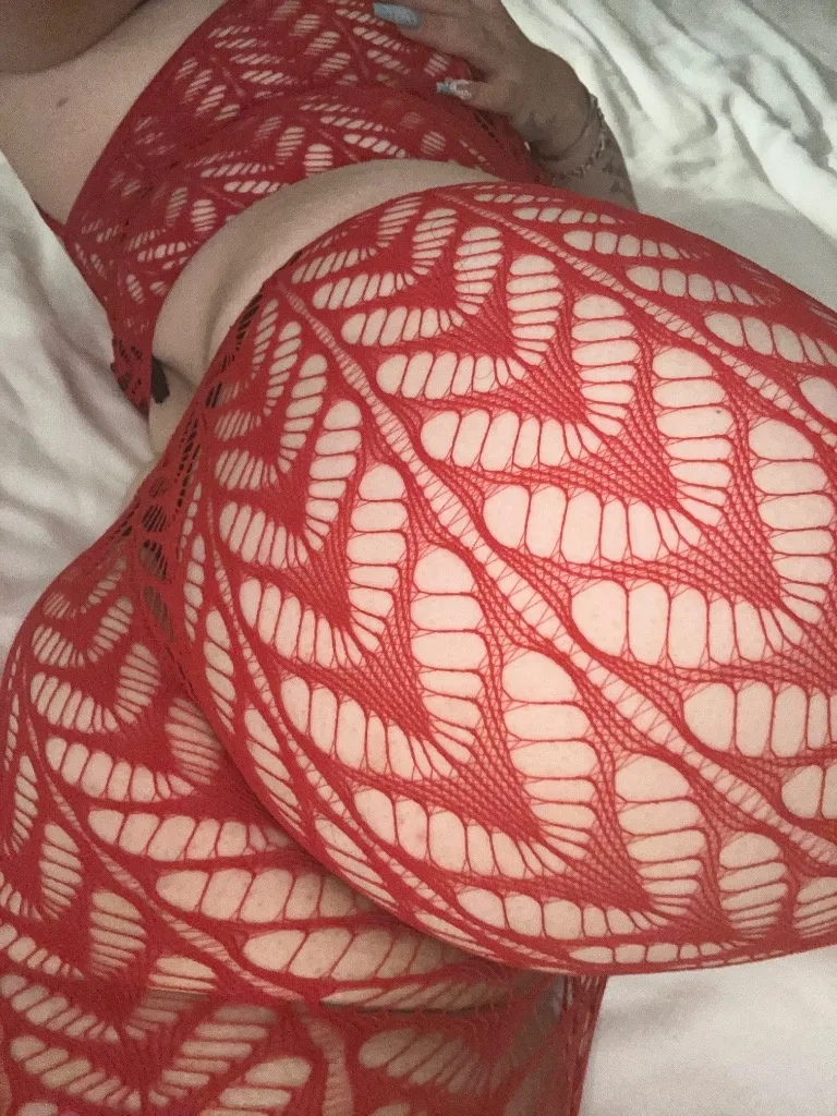 busty bombshell 😫, come have fun 🫦
