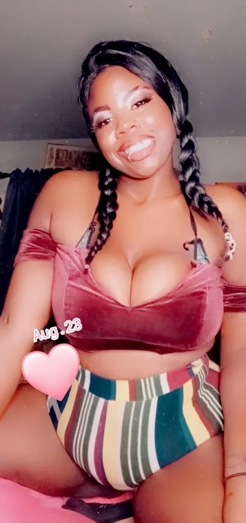 sweet tooth baby im your treat 😙 hunnie in town let play .