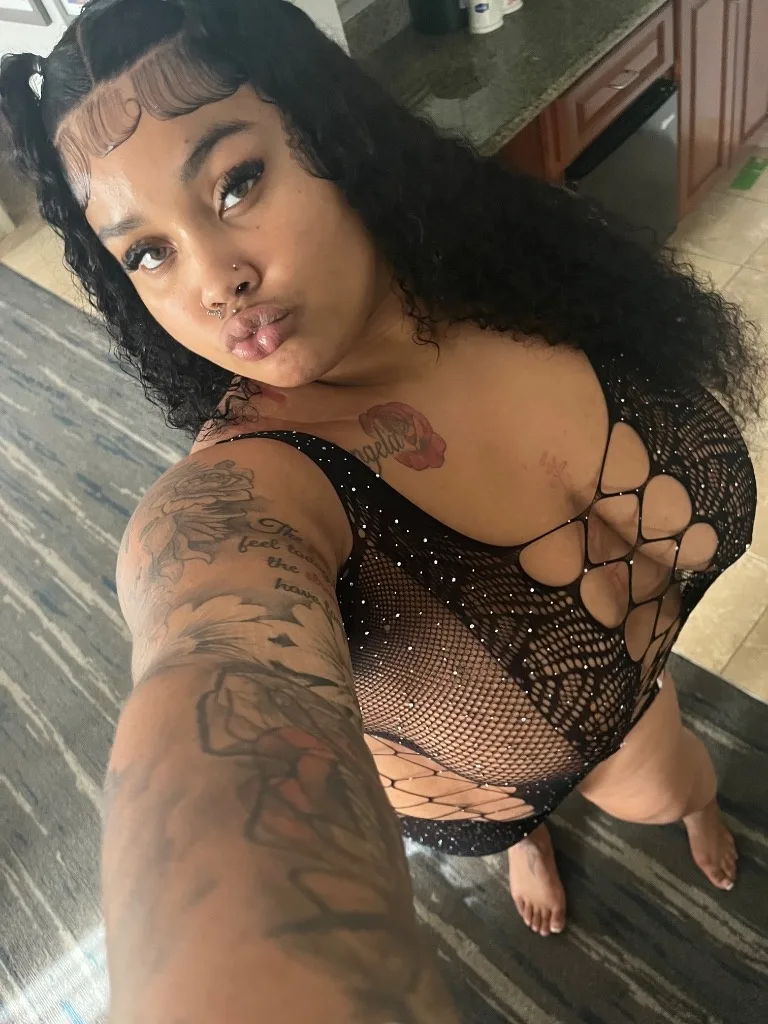 ⭐YOUR SILKY SOFT BBW CARAMEL HONEYPOT🍯🍭 THICK THIGHS PRETTY EYES👀✨ Incalls Outcalls &amp; FaceTime Shows✨🏆