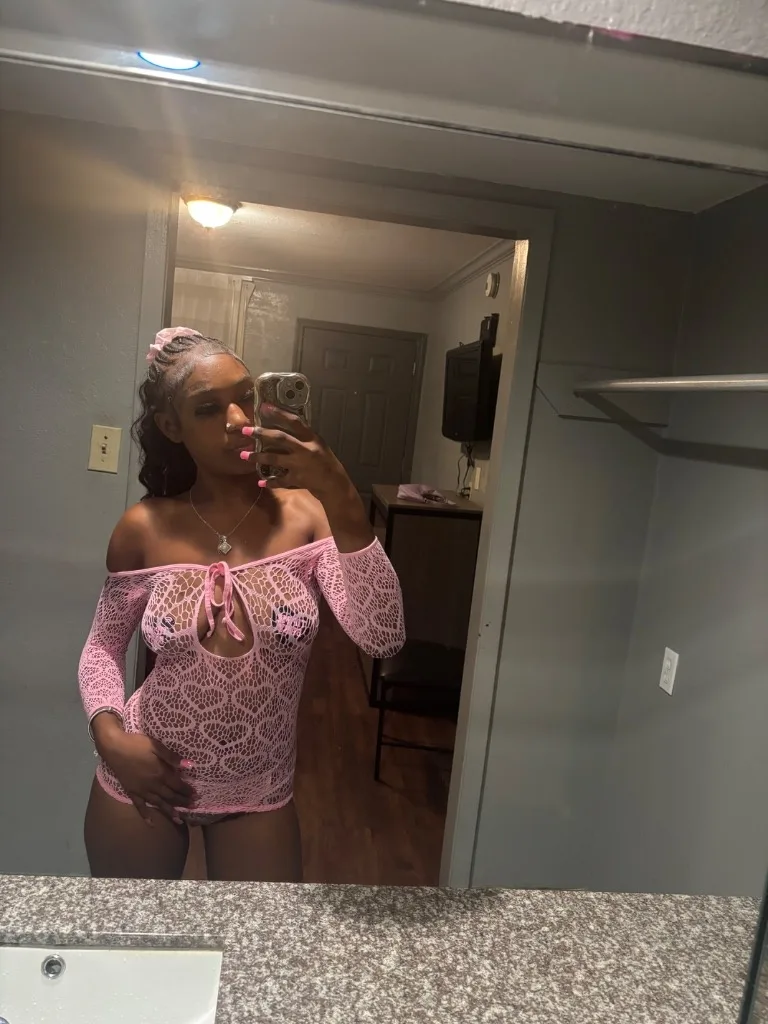 Available 24 Hours Sweet & Sexyyyy INCALL/OUTCALL available - Photo 2 | Escort in 59 Northeast