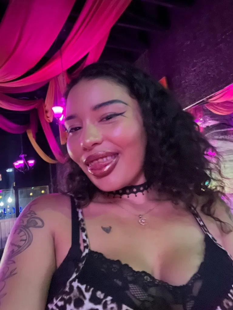 hi im diamond it's nice too meet you im down and ready for anything and everything - Photo 1 | Escort in Dallas