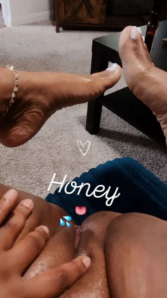 FREAKY FRIDAY AVAILABLE INCALL OUTCALL PRETTY PUSSY ASS SOFT UPSCALE FUNSIZE EBONY FREAK tight grip - Photo 3 | Escort in Leander