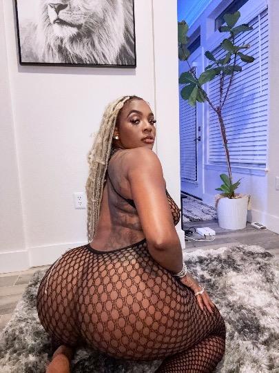 $100 special (NO BARE) - Photo 2 | Escort in The Domain
