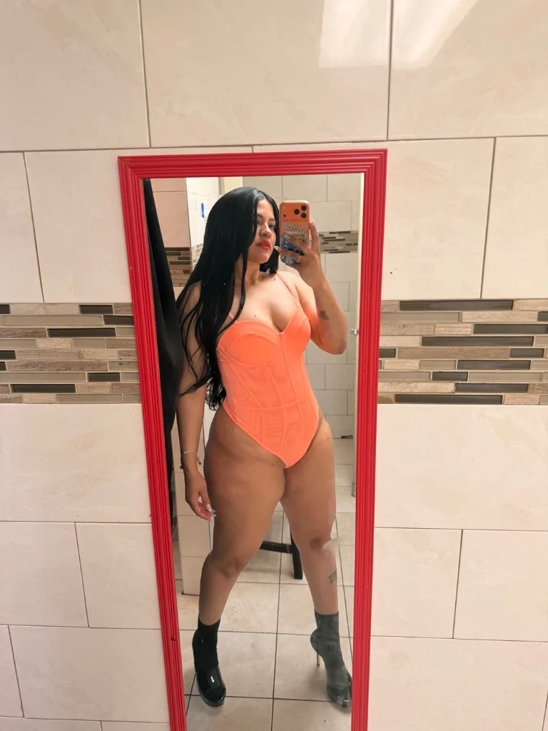 Sexy Latina available 🥳Soy real y Sexy 🤭Very young - Photo 2 | Escort in Spencer Hwy