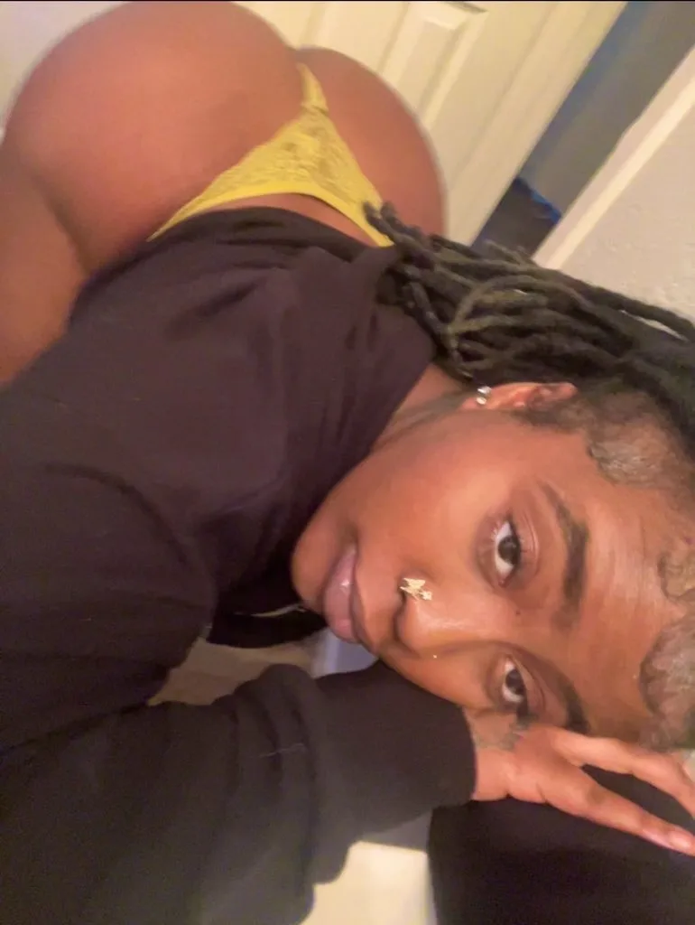 sexy thick dreadhead with a big butt - Photo 2 | Escort in spring