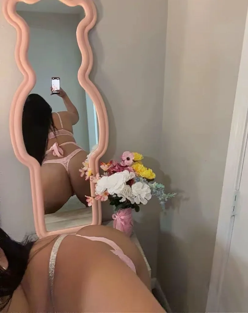 Soy Real mi amor Te verifico por video llamada al llegar ami lugar - Photo 2 | Escort in Fort Worth