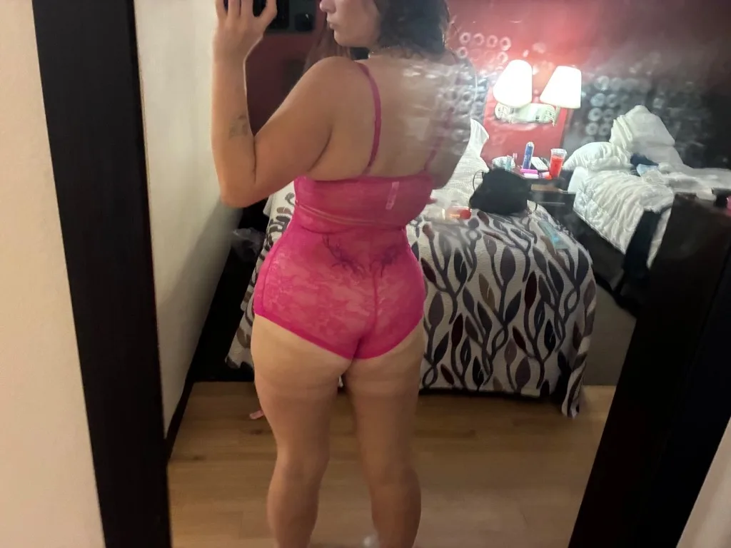 want a goth mommy 🥺 - Photo 8 | Escort in South Austin