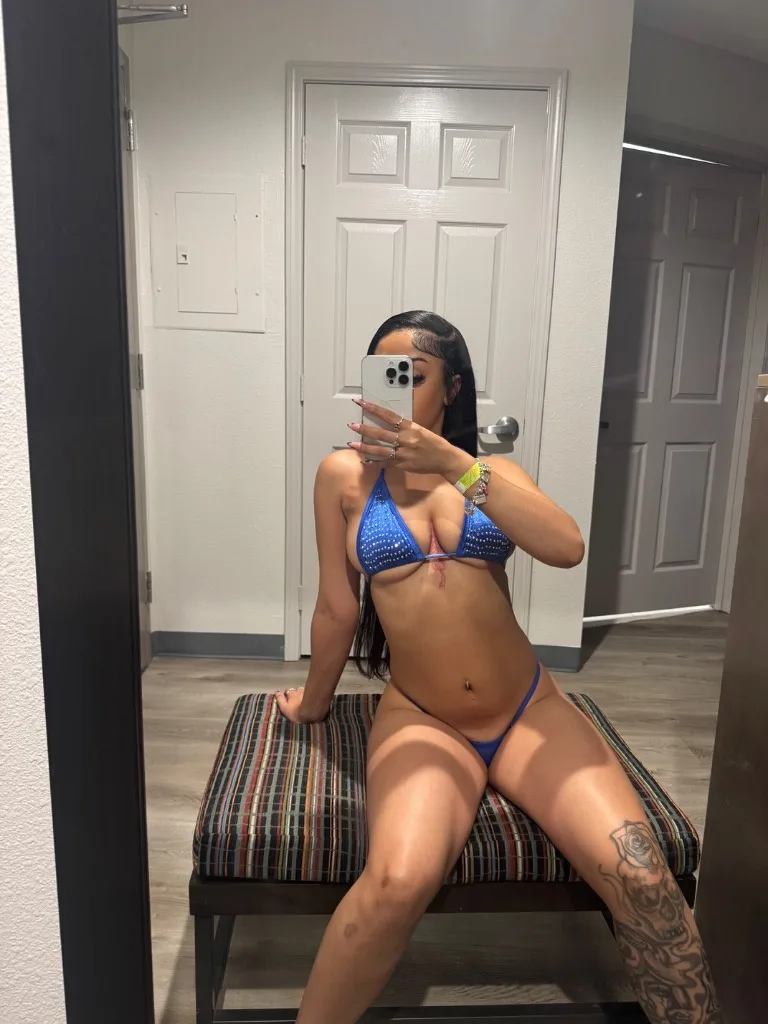 skinny petite, wet pussy - Photo 3 | Escort in houston