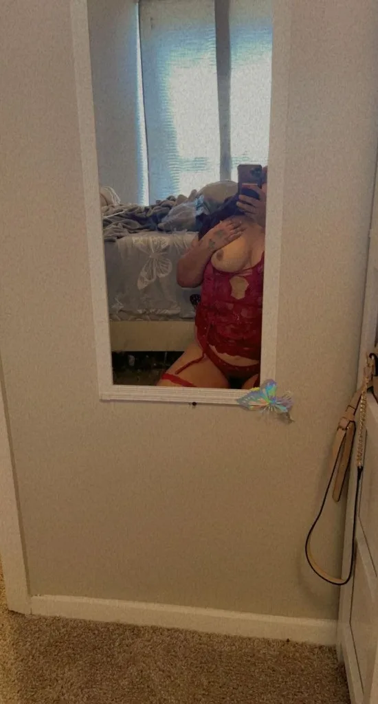 secy curvy - Photo 1 | Escort in Clay y gessner