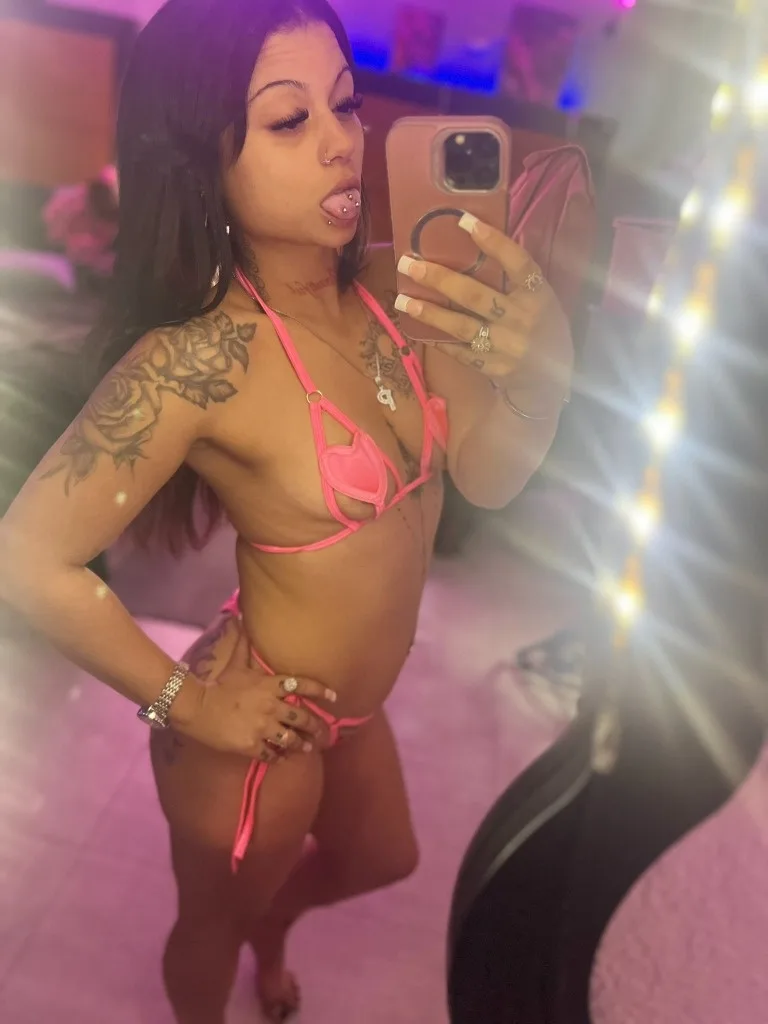 QV and HHR Specials TODAY ONLY!!!! Outcall requires uber/lyft there and back / Carplay / No Incalls / Facetime Shows 🤳 Content for sell Cum play with this Pink Pu$$Y - Photo 3 | Escort in 1960