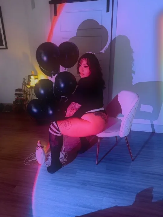 YOURE COMING TO MY PERSONAL RESIDENT NOOO 80$ 100$ BS IF YOU WANT SAFETY AND PRIVACYSOME SOUTHERN COMFORT, SOFT WARM AND I SMELL GOOD TOO 🇨🇺PUSSY WETTER AND FATTER NO DEPOSIT - Photo 8 | Escort in THE RIM
