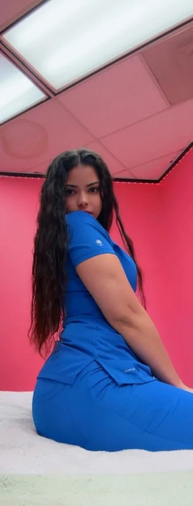 Reljate con Emma – Masaje suave y desestresante ‍🦰 Hola, soy Emma, tengo 23 aos y ofrezco un masaje relajante para liberar tu cuerpo del estrs y las tensiones del da a da - Photo 10 | Escort in FM 1960-Near Willowbrook-Cypress-Spring