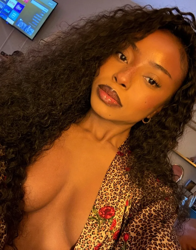 Sweet, flirty, and a little dangerous - Photo 6 | Escort in NRG Area