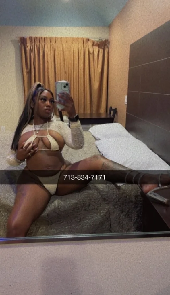 Freaky with a Fat Ass Pretty Feet Pink Shaved Pussy Thick thighs - Photo 2 | Escort in 610