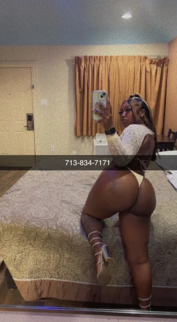 👋🏽Freaky with a Fat Ass 🍑Pretty Feet 👣 Pink Shaved Pussy 🌷Thick thighs😍