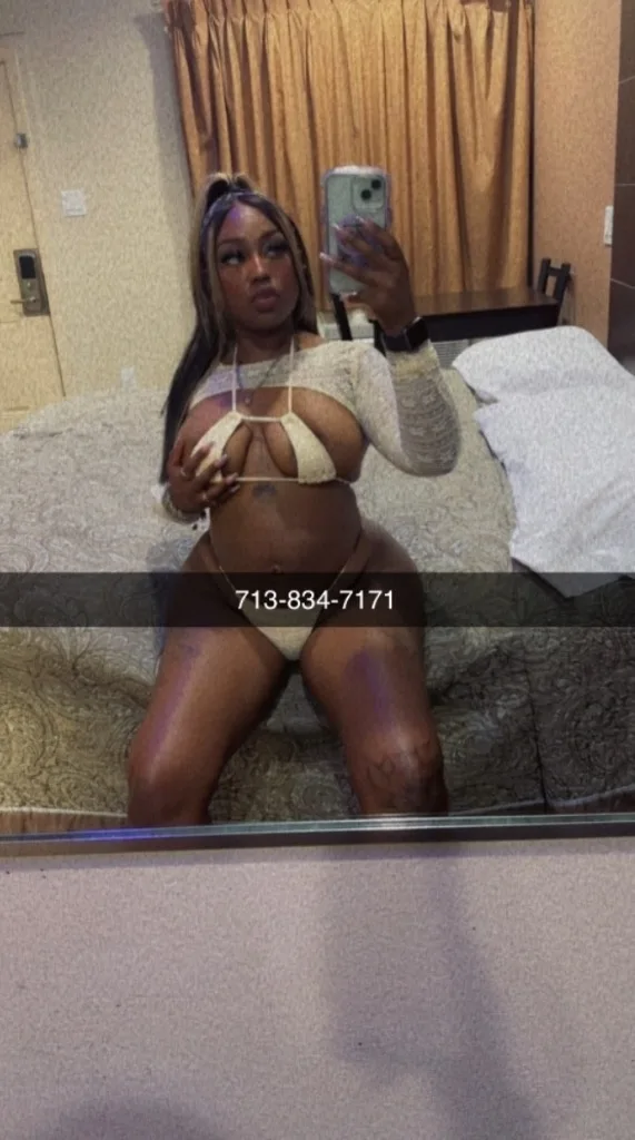 Freaky with a Fat Ass Pretty Feet Pink Shaved Pussy Thick thighs - Photo 3 | Escort in 610