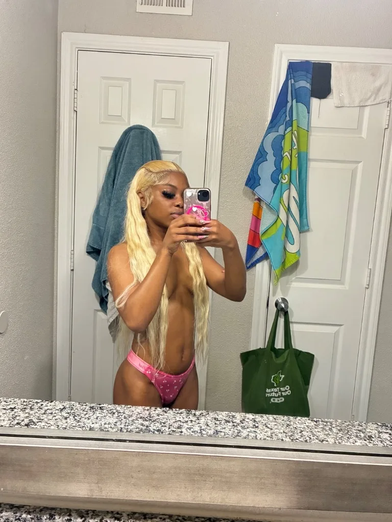 SWEET PETITE TREAT🧁🫦 real creamer AVAILABLE 24/7 Come Spend Some Time With A Dime 🥂OUTCALLS AND CARDATES ONLY - Photo 2 | Escort in Houston
