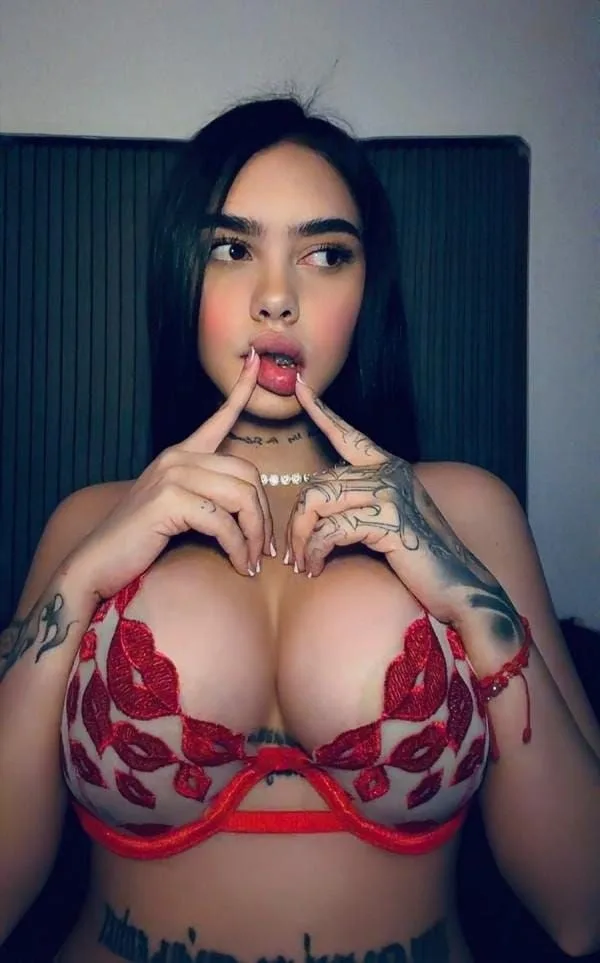 Latina muy hermosa pocos dias mi amor nueva en la ciudad